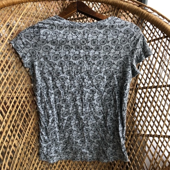Old Navy Relaxed Tee - Picture 3 of 4